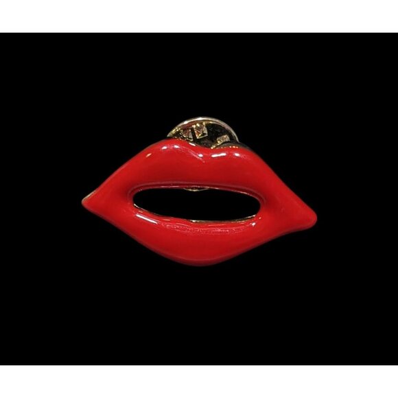 Vintage Open Red Lips Enamel Over Gold Tone Metal Lapel Pin - Picture 1 of 3